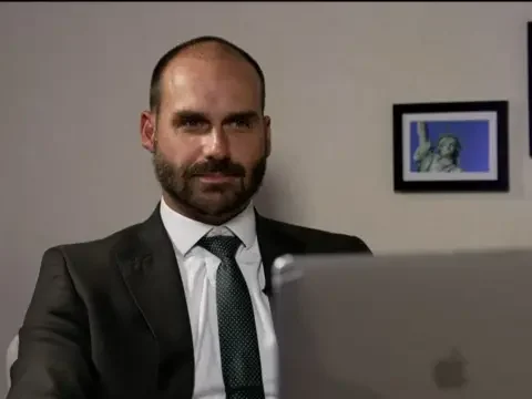 Imagem do post Motta envia pedido para cassar Eduardo Bolsonaro ao Conselho de Ética