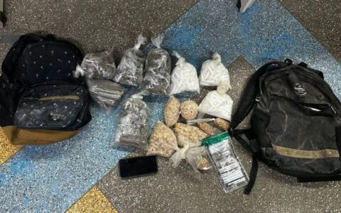 Imagem do post Dupla suspeita de tráfico é flagrada com mais de 4 mil porções de drogas em Coutos