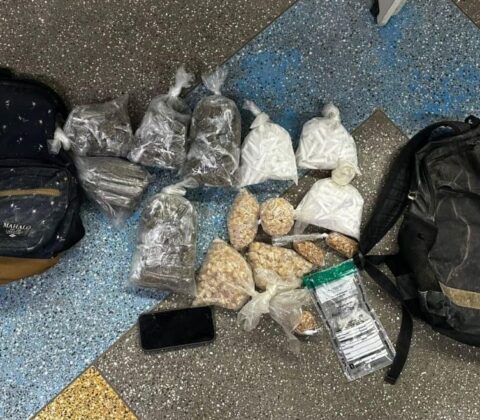 Imagem do post Dupla suspeita de tráfico é flagrada com mais de 4 mil porções de drogas em Coutos