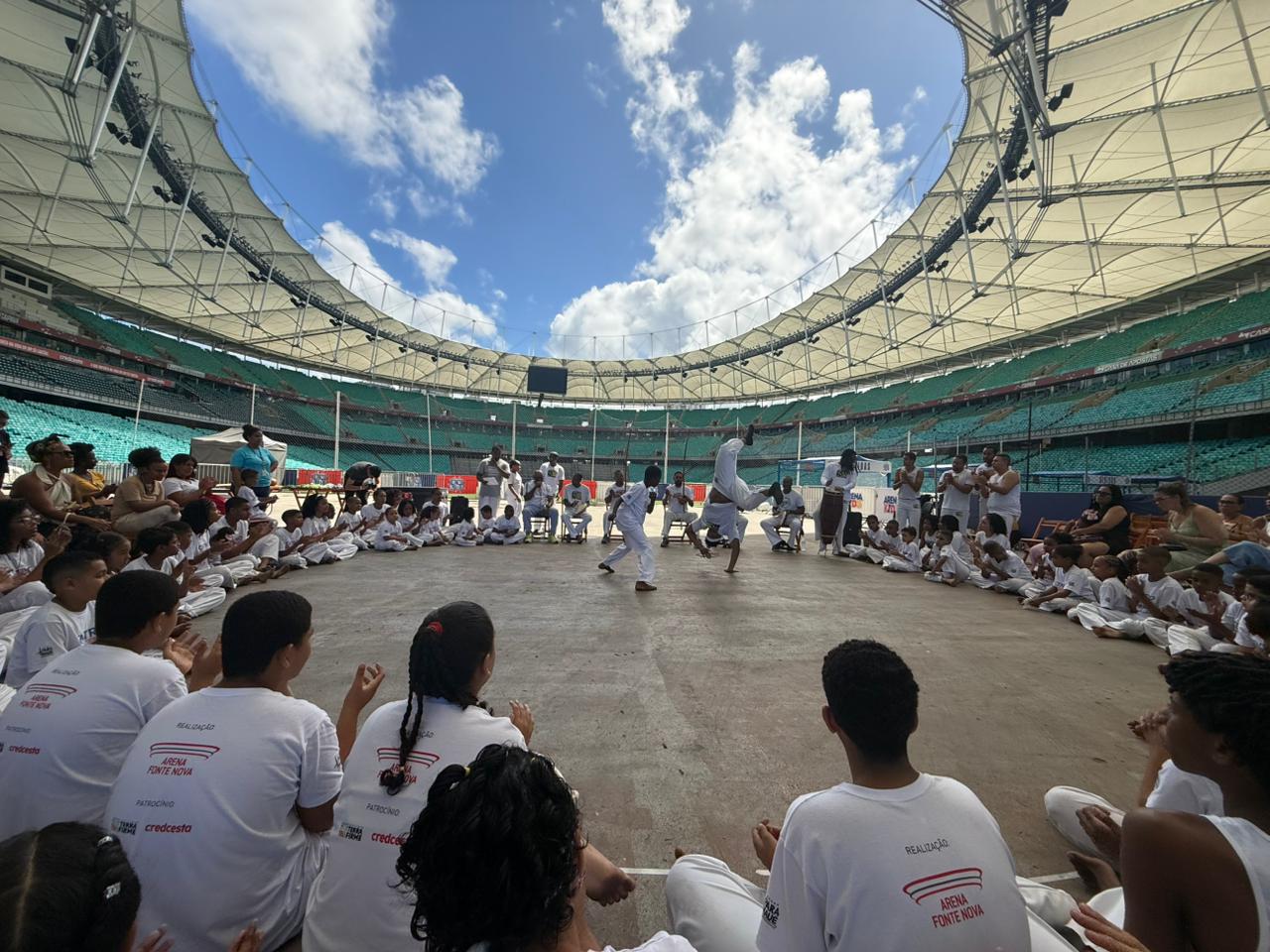 Batizado de capoeira reúne 200 pessoas na Arena Fonte Nova