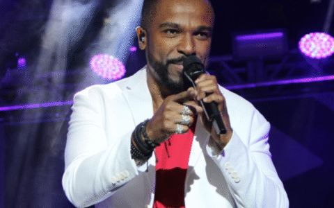 Imagem do post Faustão surpreende Alexandre Pires com presente após show