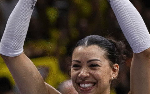 Imagem do post Carolana se aposenta da Seleção Brasileira de Vôlei após 11 anos de conquistas e emoção