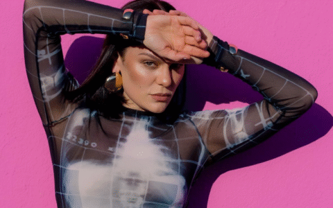 Imagem do post Jessie J é hospitalizada após crise respiratória em meio ao tratamento contra câncer