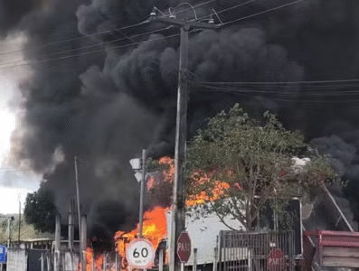 Imagem do post Caminhão encosta em fio de alta tensão e provoca tragédia na BR-101