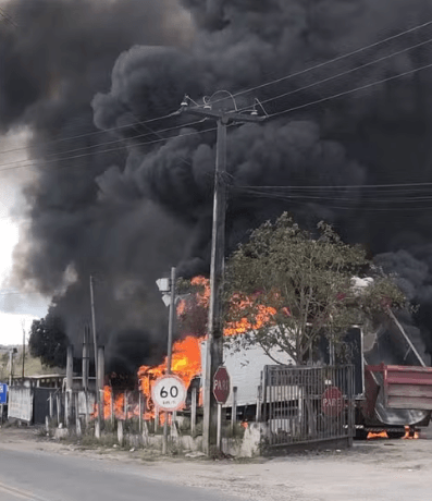 Caminhão encosta em fio de alta tensão e provoca tragédia na BR-101