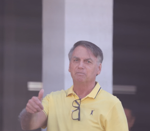 Imagem do post Bolsonaro deixa hospital e volta à prisão domiciliar