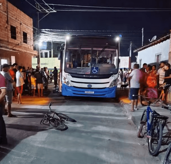 Adolescente morre após ser atropelado por ônibus escolar