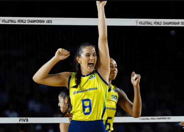 Brasil dá show no Mundial de Vôlei e avança invicto
