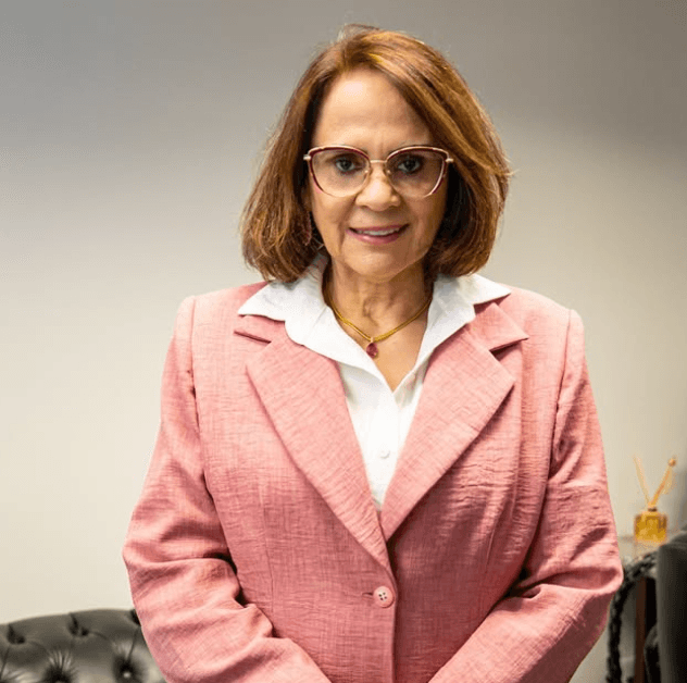 Damares Alves revela câncer de mama e manda recado
