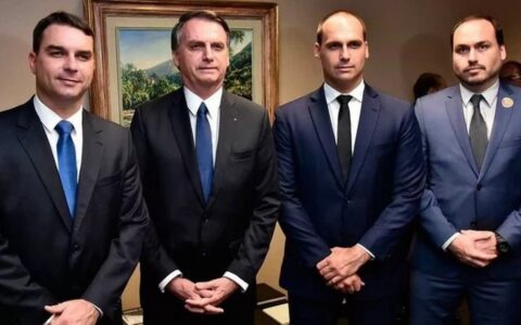 Imagem do post Filhos de Bolsonaro reagem com indignação após prisão domiciliar do pai