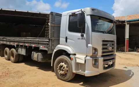 Imagem do post Caminhão roubado é encontrado em galpão em Jequié