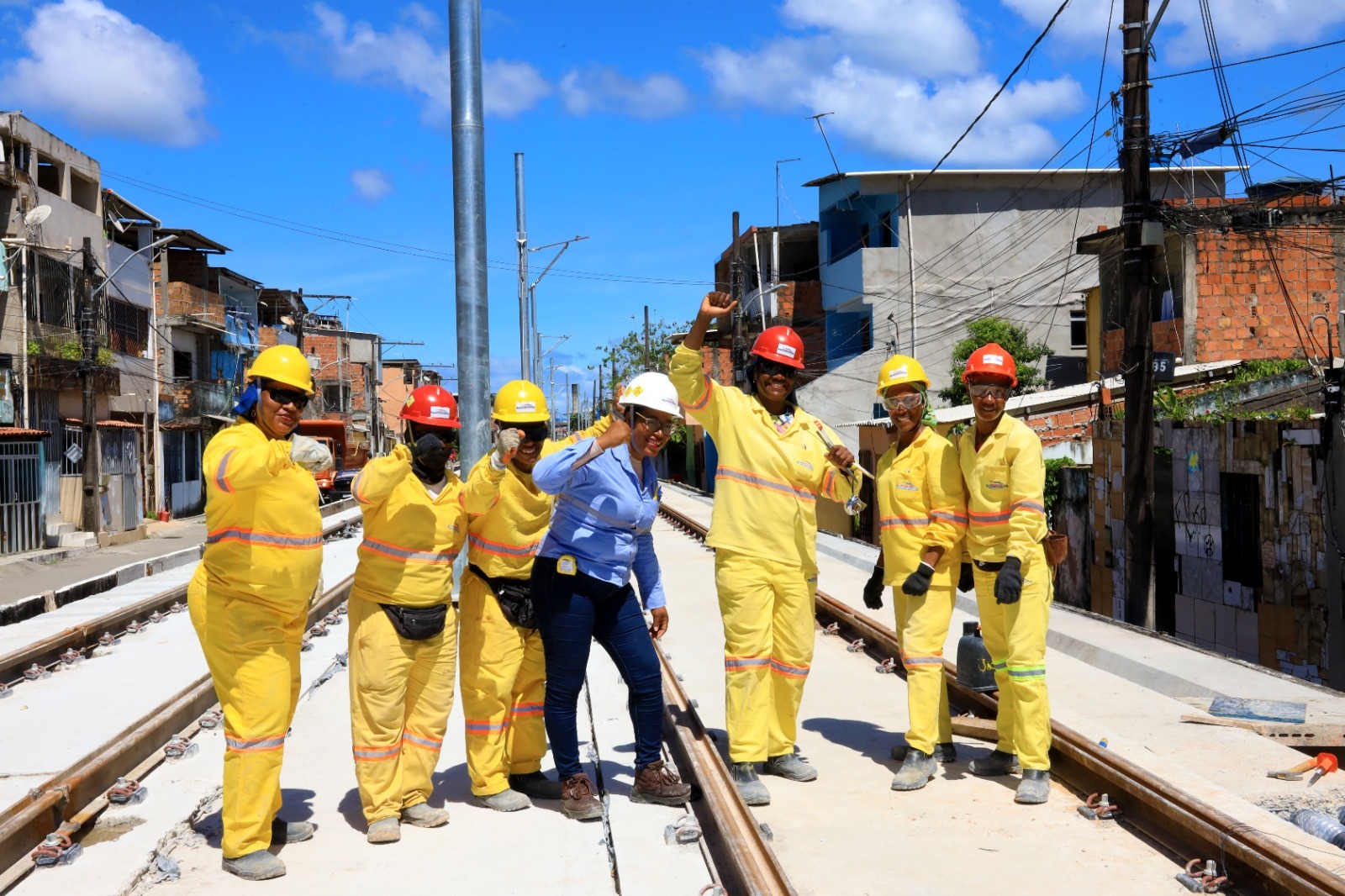 Presença feminina ganha espaço nas obras do VLT e quebra barreiras na construção civil