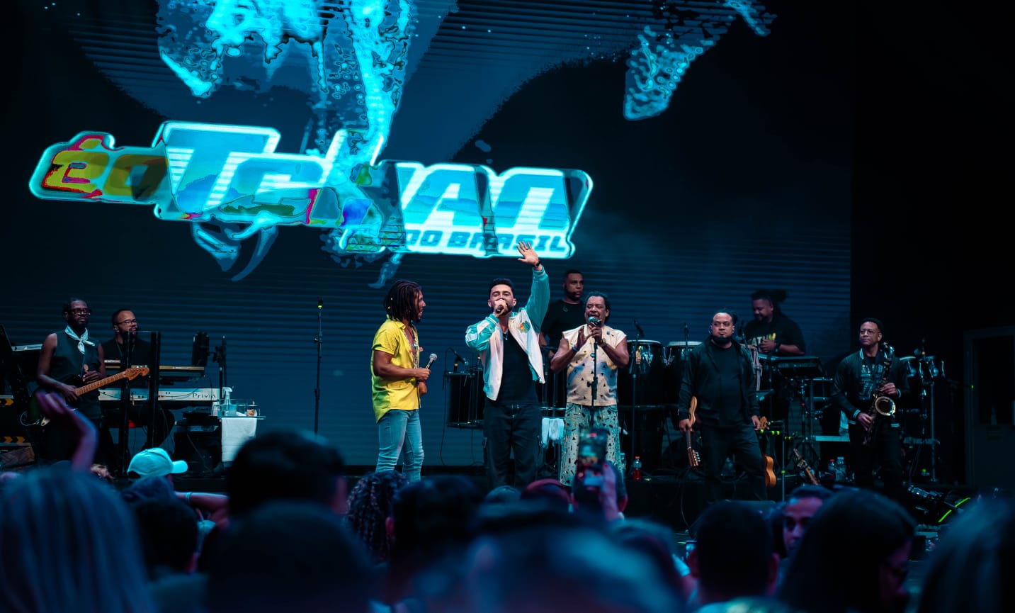 Papazoni surpreende multidão na FitDance com show explosivo ao lado do É o Tchan