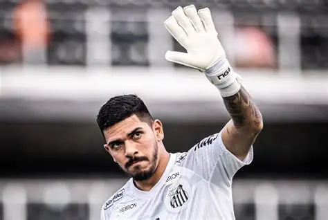 Saiba os moldes da negociação do Bahia com o Santos para a contratação do goleiro João Paulo