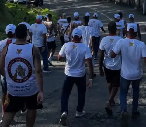 Imagem do post Torcida organizada do Vitória fica “frente a frente” com jogadores no Barradão