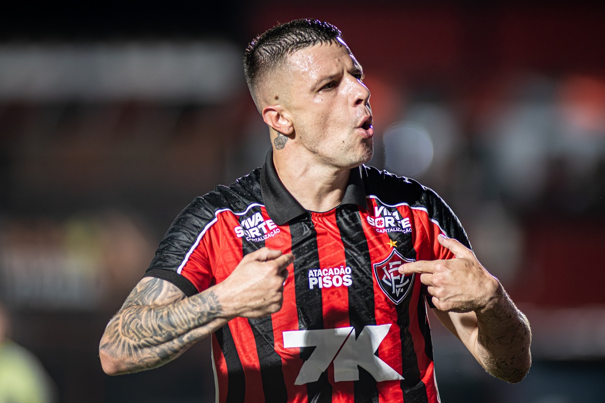 Vitória vacila nos acréscimos, cede empate ao Juventude no Barradão e atacante desabafa