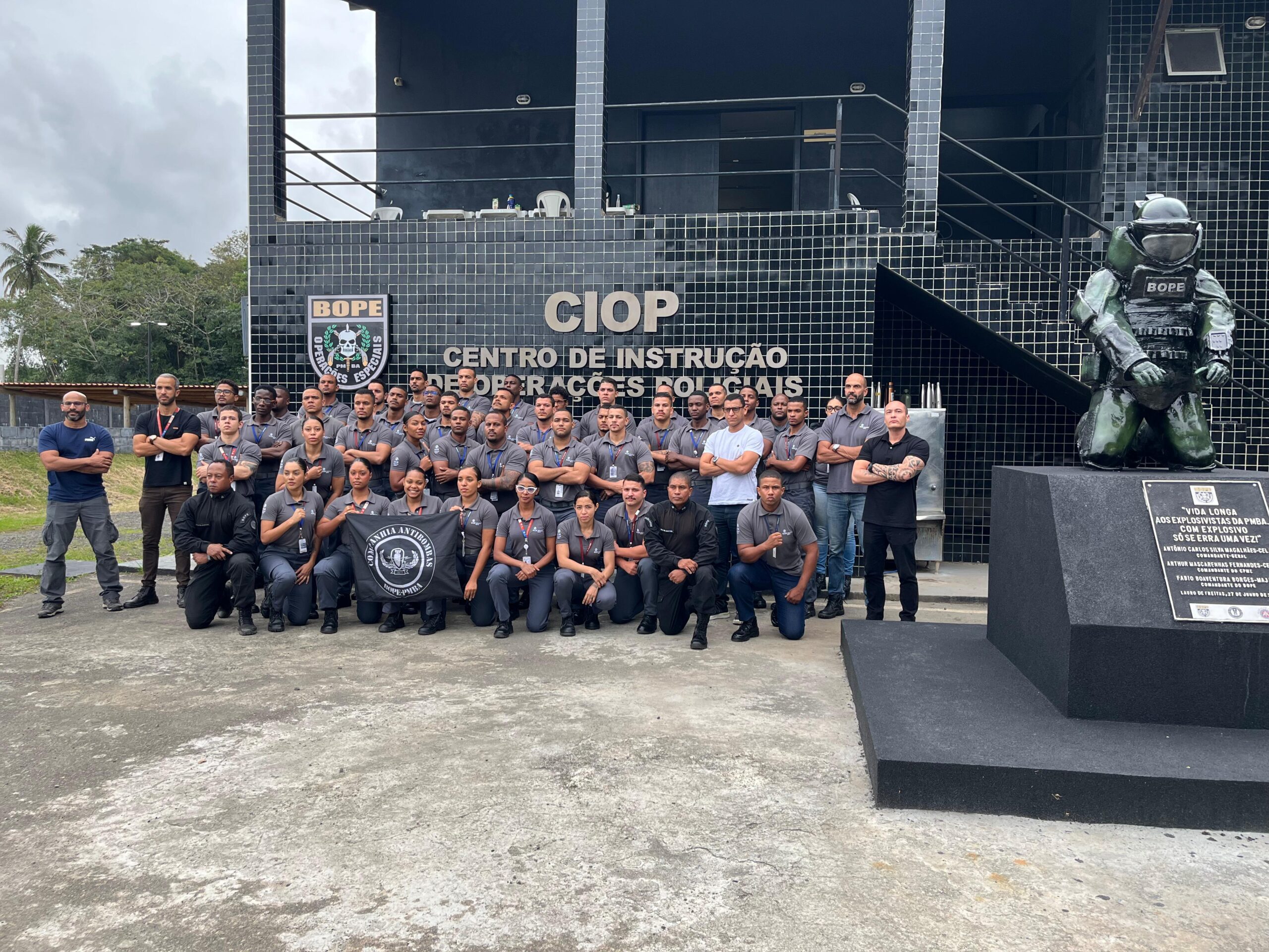 Agentes do Metrô Bahia participam de treinamento prático no BOPE para atuar em situações de risco
