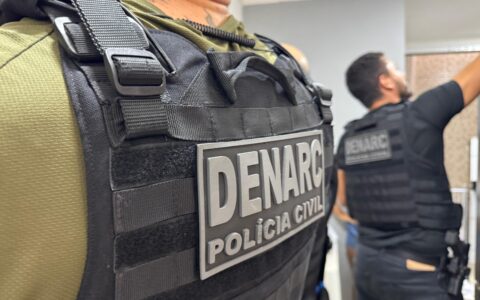 Imagem do post Polícia flagra carregamento de drogas escondido em carro no bairro de Pirajá