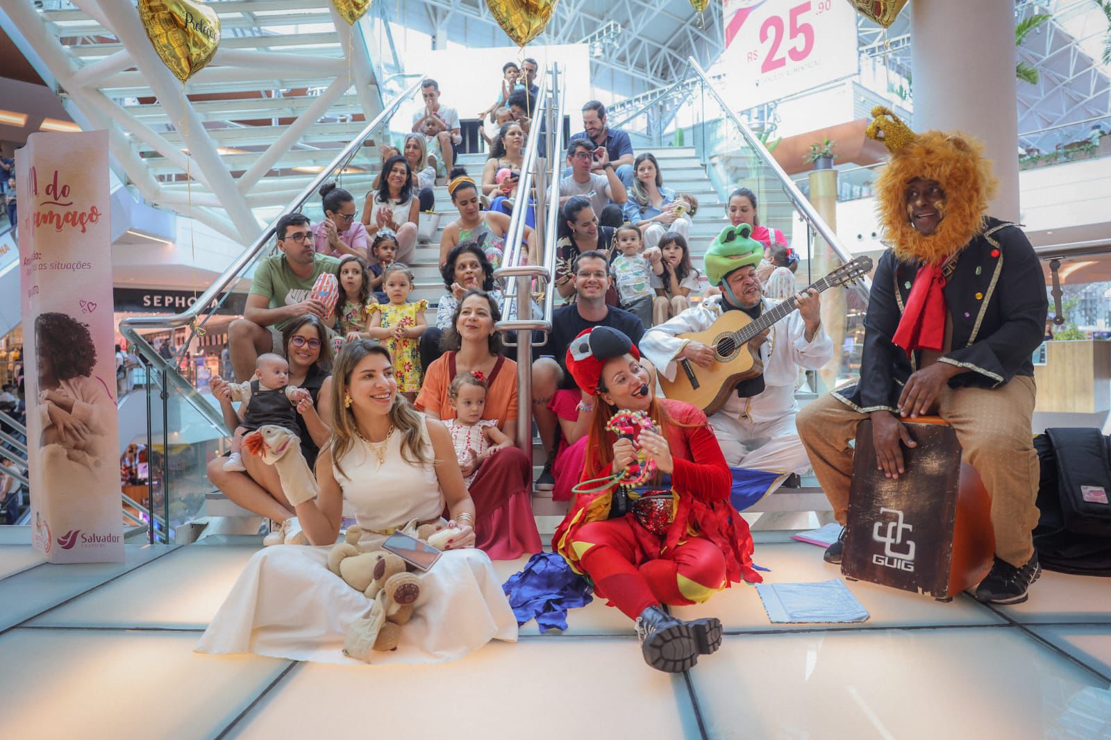Hora do Mamaço reúne mães em ato coletivo no Salvador Shopping