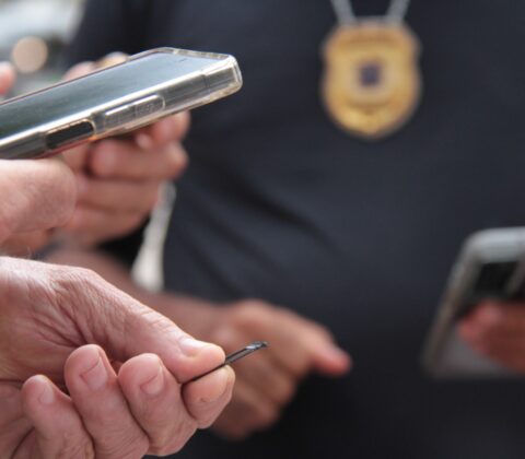Imagem do post DERRC conduz trio com celulares roubados durante ação conjunta no Centro de Salvador