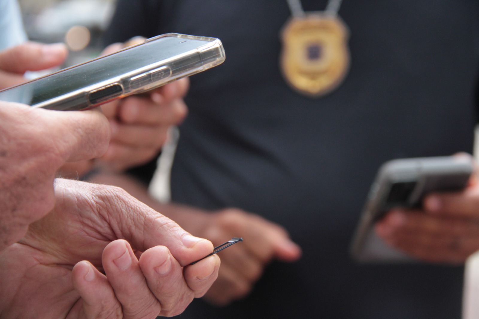 DERRC conduz trio com celulares roubados durante ação conjunta no Centro de Salvador