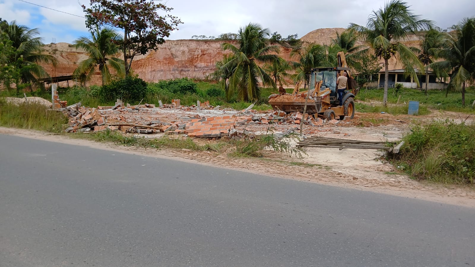 Sedur realiza demolição de ocupações irregulares no Parque Nascente do Capivara