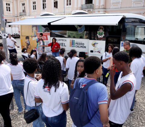 Imagem do post Flipelô 2025 agita Pelourinho com música, livros e presença recorde