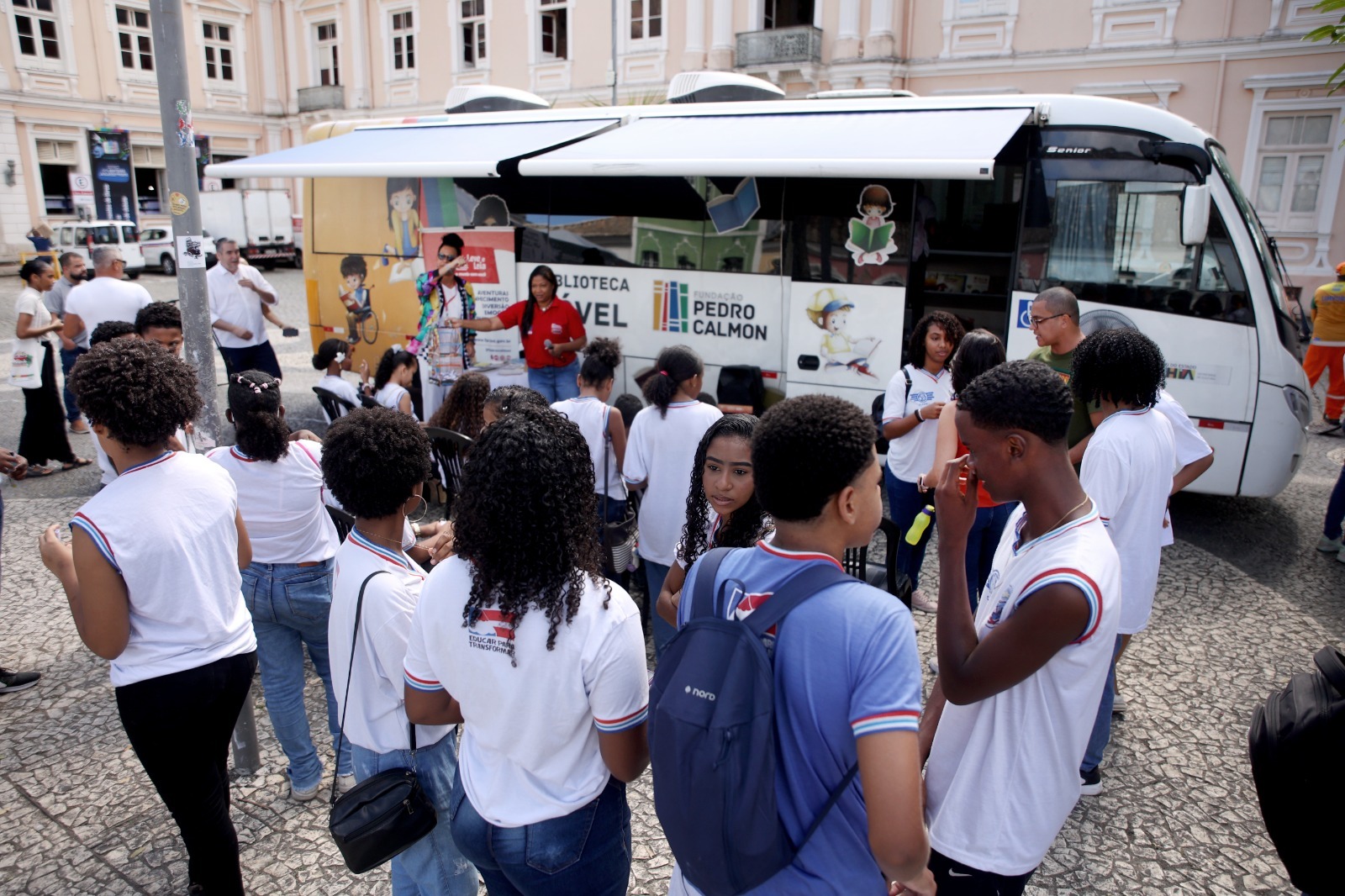 Flipelô 2025 agita Pelourinho com música, livros e presença recorde