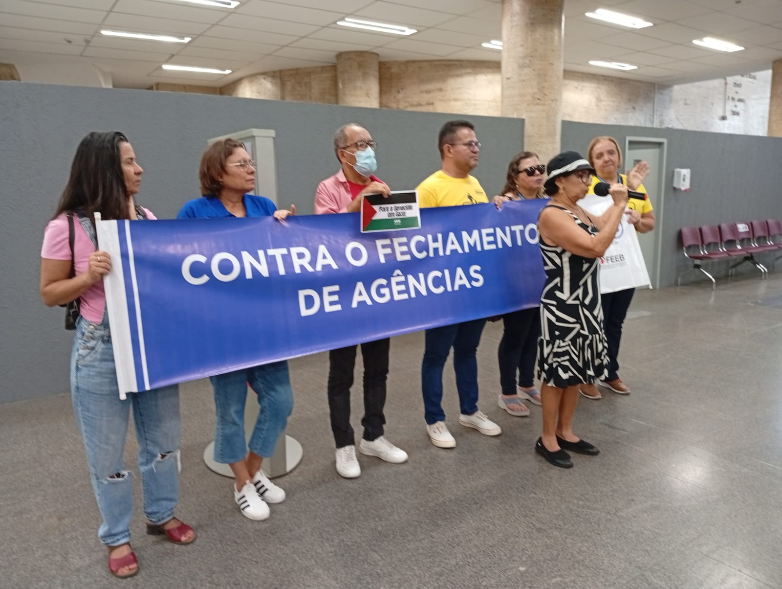 Sindicato dos Bancários da Bahia protesta contra fechamento de agências do Bradesco