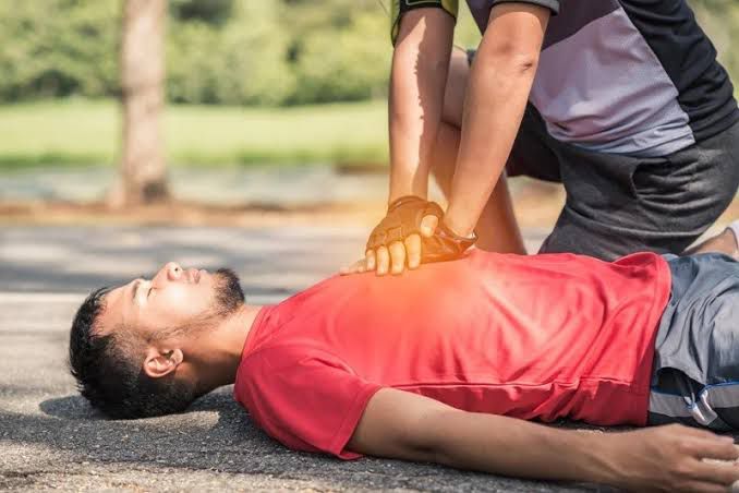 Campanha no Barradão alerta sobre morte súbita em estádios; saiba como agir e salvar vidas