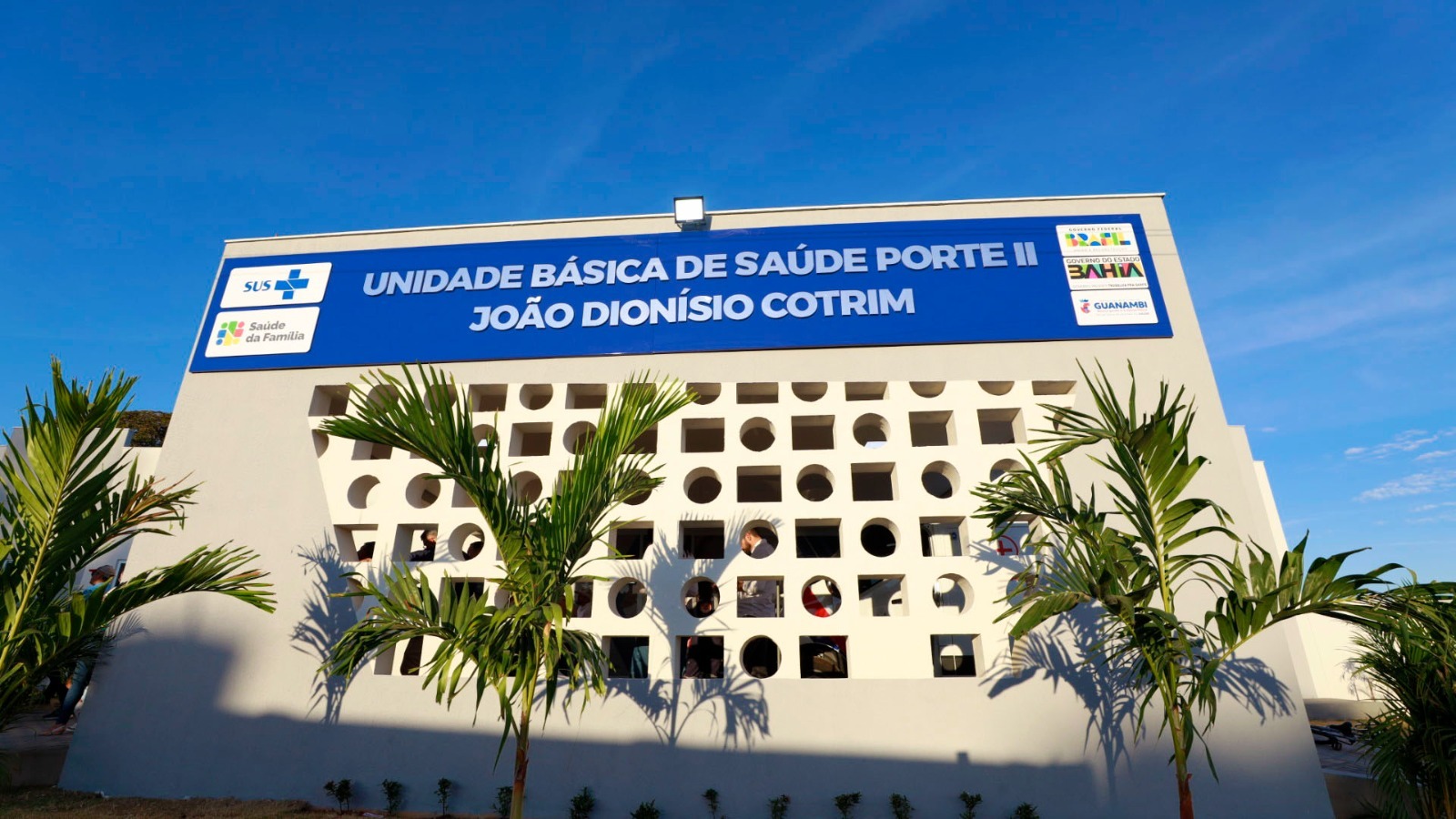Governo da Bahia entrega BA-573 recuperada e amplia educação e segurança em Guanambi