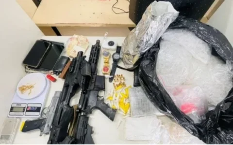 Imagem do post PM desmonta acampamento do tráfico e apreende armas