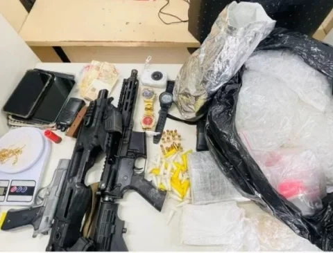 Imagem do post PM desmonta acampamento do tráfico e apreende armas