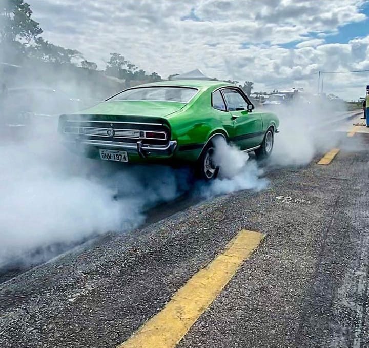 Carros tunados invadem Pituaçu neste domingo
