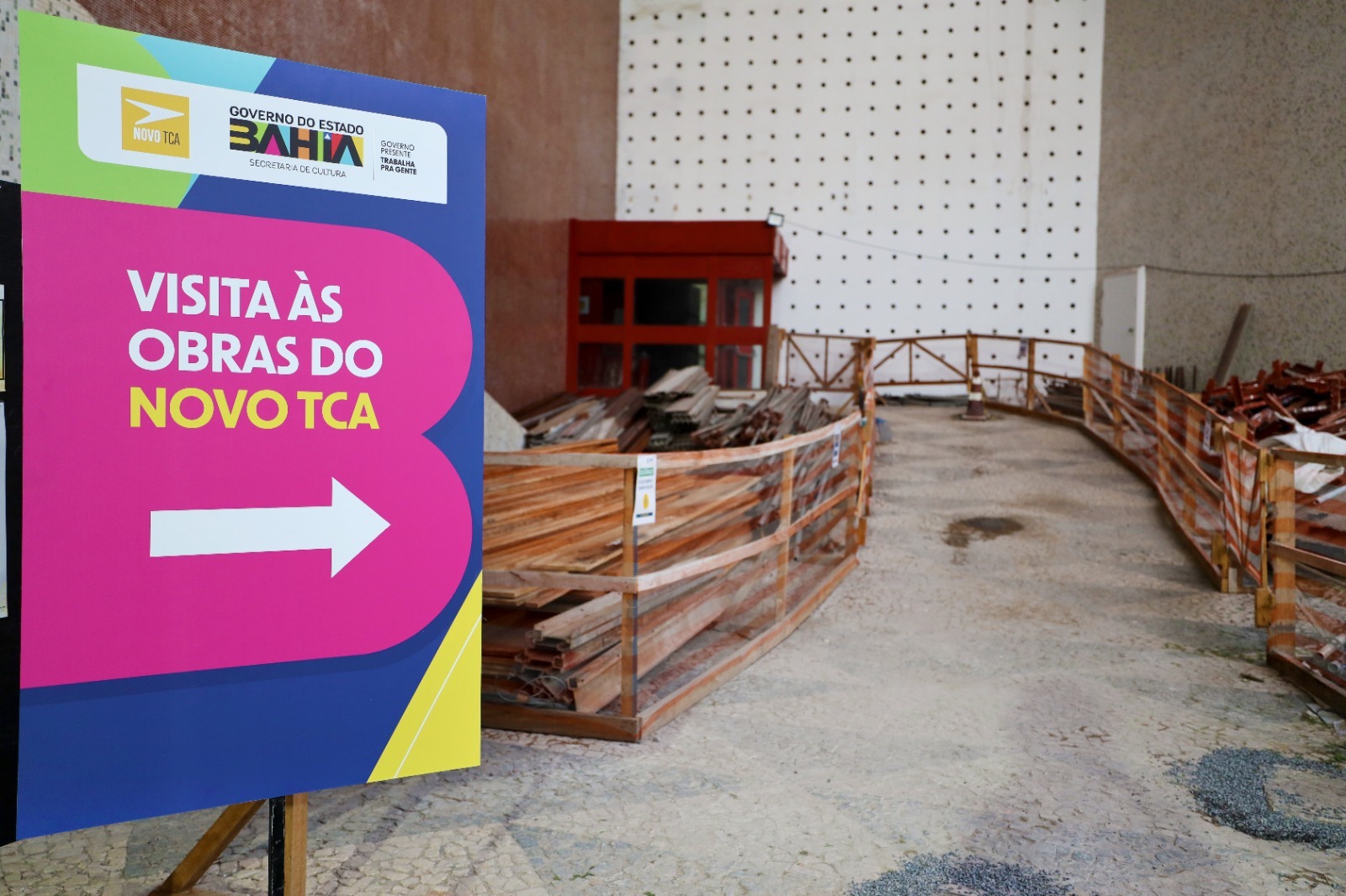 Governador destaca avanços nas obras do Teatro Castro Alves
