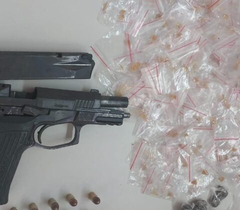 Imagem do post PM apreende arma de fogo e droga em Pernambués