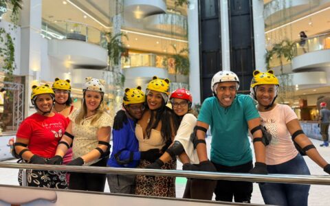 Imagem do post Shopping Barra promove ação com assistidos da APAE de Salvador na Pista de Gelo pela Semana Nacional da PCDIM