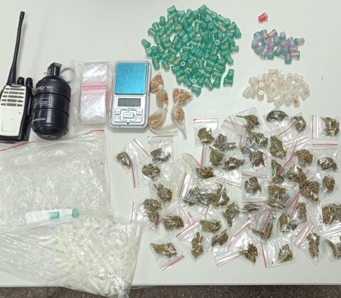 Imagem do post PM apreende drogas e granada pertencentes ao CV 