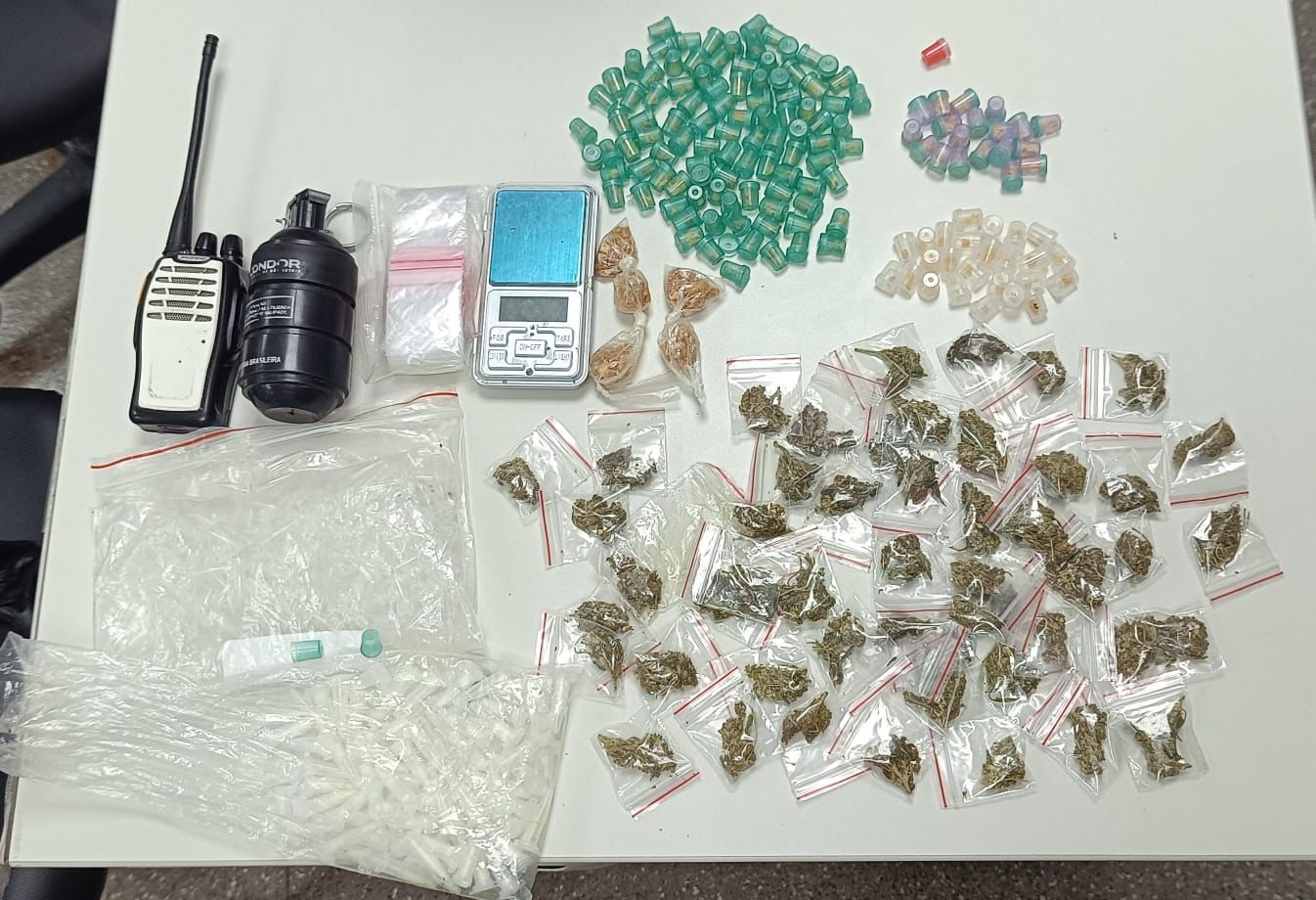PM apreende drogas e granada pertencentes ao CV