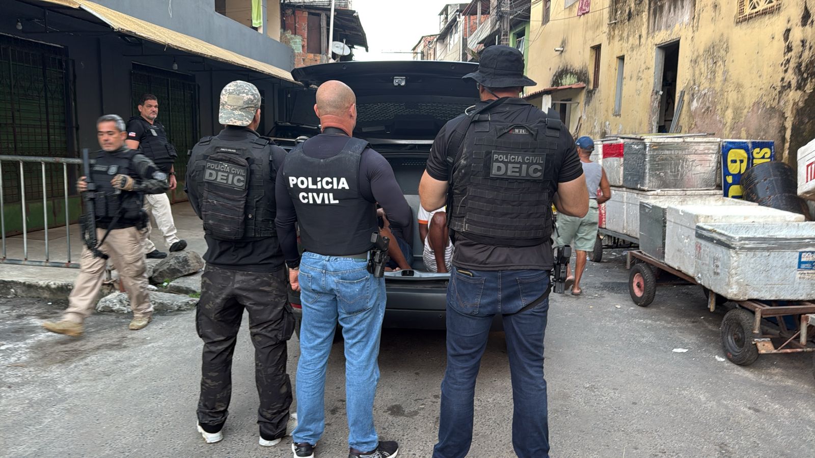 Polícia Civil prende irmãos com drogas e motos roubadas