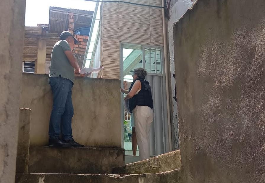 Polícia faz caçada por homem que atirou em mulher trans