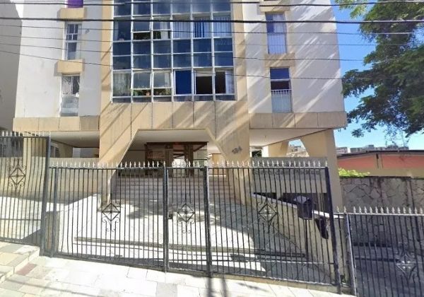 Após alta, zelador acusado de atear fogo em prédio é submetido a audiência de custódia