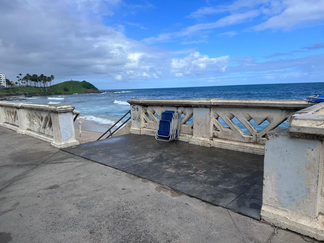 Pichação do TCP na Barra é retirada e polícia procura autores do vandalismo