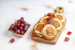 Café da manhã nutritivo: aprenda receita com uvas que turbina o treino