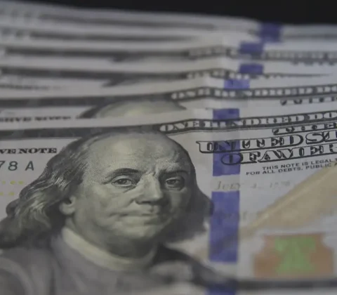 Imagem do post Dólar segue mercado internacional e sobe para R$ 5,43