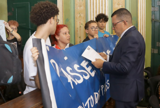 Estudantes pressionam por tarifa zero no transporte público de Salvador