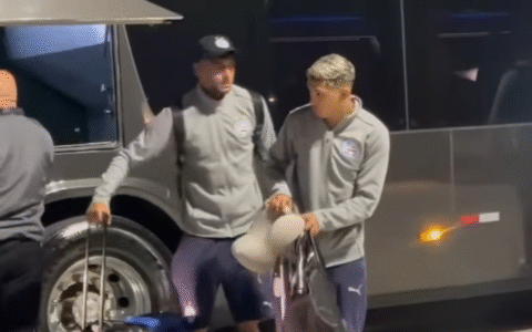 Imagem do post Erick Pulga é flagrado com o elenco do Bahia na chegada em São Paulo