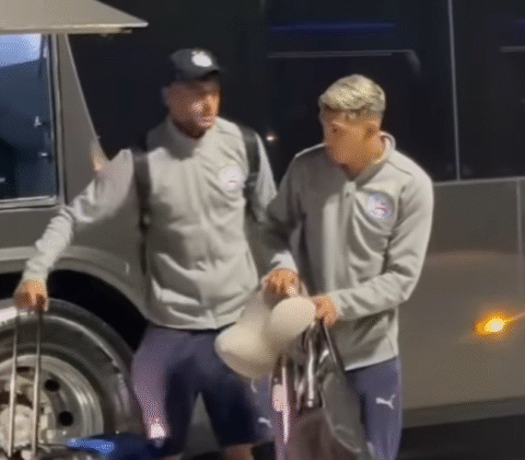 Imagem do post Erick Pulga é flagrado com o elenco do Bahia na chegada em São Paulo