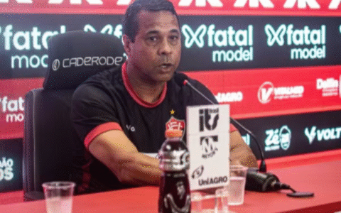 Imagem do post Rodrigo Chagas vai comandar o Vitória contra o Atlético-MG e diz: “Carta branca para trabalhar”