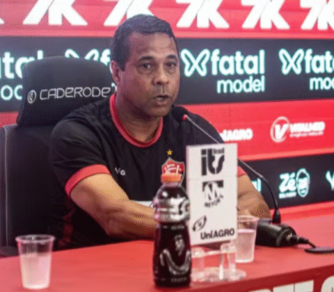 Imagem do post Rodrigo Chagas vai comandar o Vitória contra o Atlético-MG e diz: “Carta branca para trabalhar”